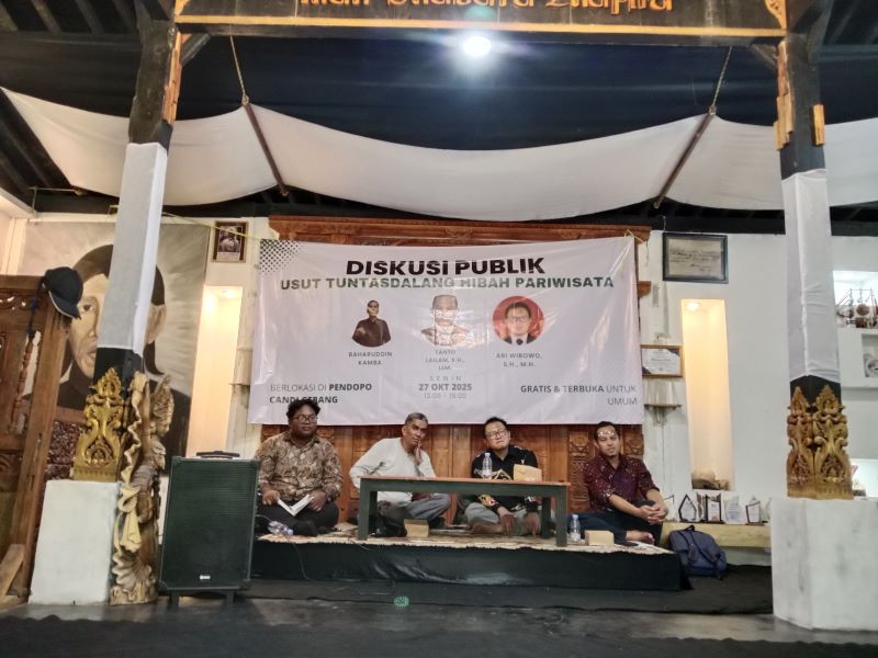 FOKUS: Diskusi publik usut tuntas dalang dana hibah pariwisata di Wedomartani, Ngmplak, Sleman Senin (27/10).