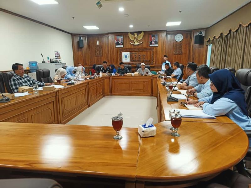 Jajaran Komisi C DPRD Kabupaten Sleman saat mengikuti rapat kerja
