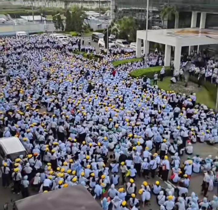 Ribuan karyawan Sritex saat di PHK beberapa waktu lalu.