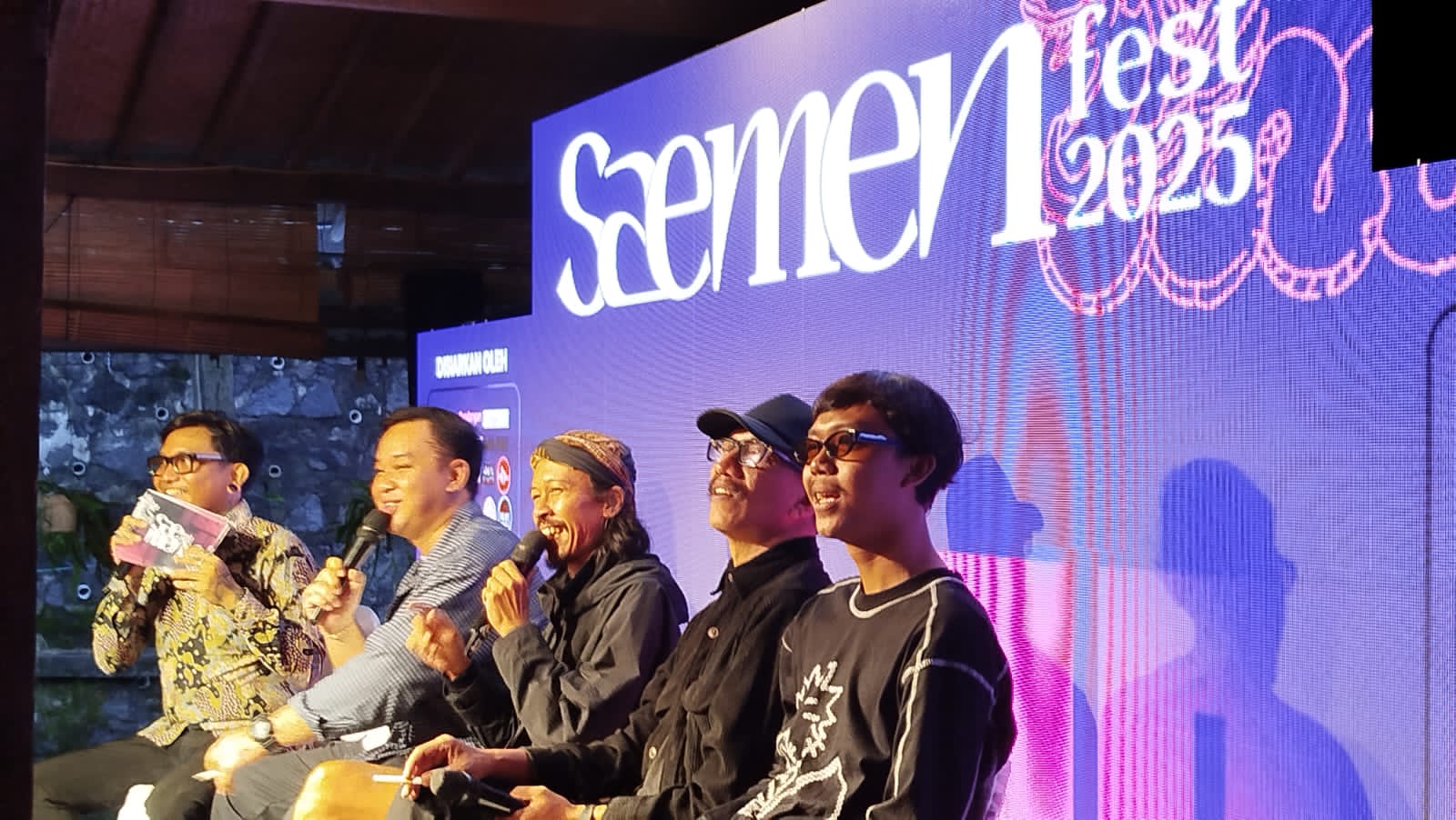 Press conference Festival musik tahunan Saemen Fest 2025, di Warung Maknani, Ling-Lung Institute of Beings (LIB) Yogyakarta, Senin (28/10/2025).