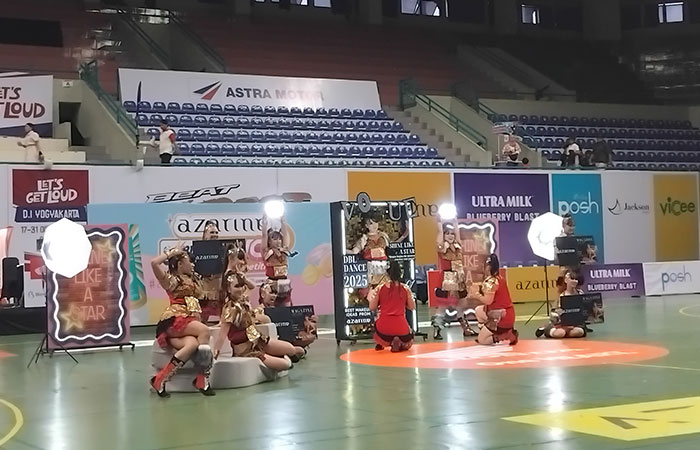 Tim Evanore Dance saat tampil di Top 10 ajang Azarine DBL Dance Competition 2025-2026, Selasa (28/10).