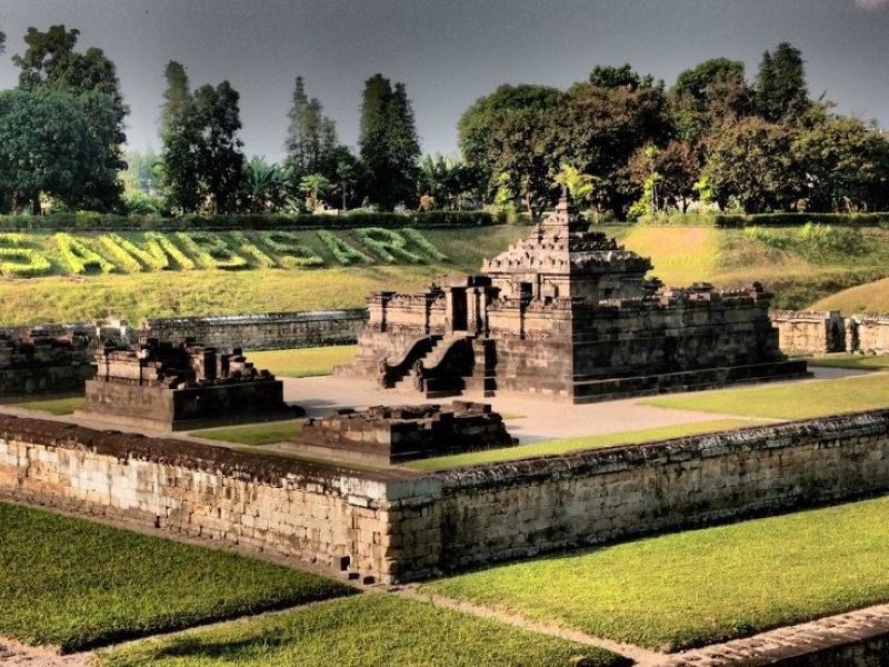 Candi Sambisari.