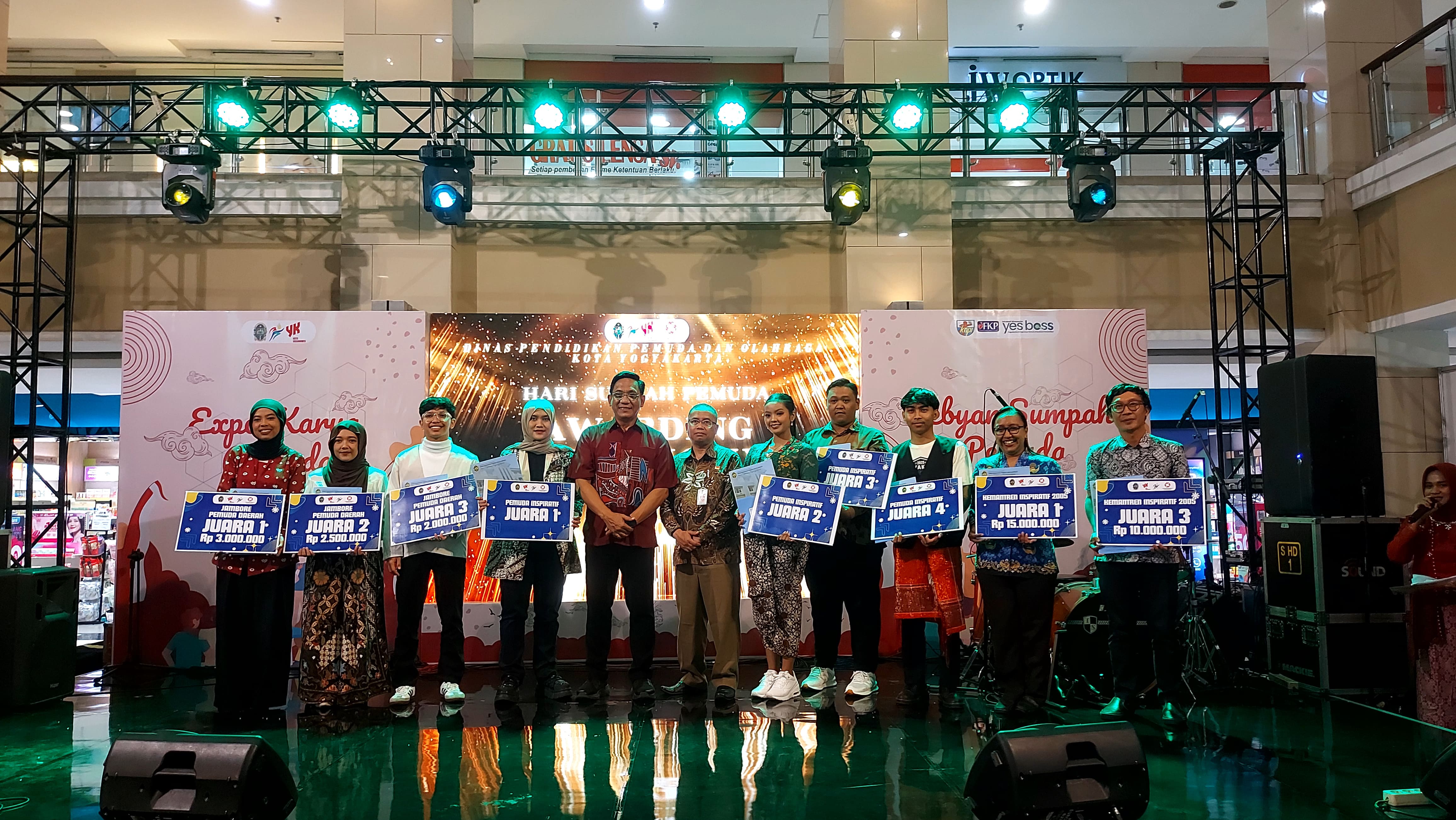 Tentu, berikut hasil copy-paste-nya:  **Hari Sumpah Pemuda, Jogja Pamerkan Inovasi Pemuda di Bidang Kreatif dan Pariwisata**