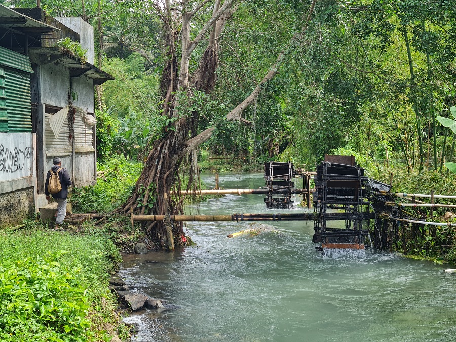 KEARIFAN LOKAL: Keberadaan kincir air tradisional di Dusun Gedongan Kidul menjadi alat untuk mengairi lahan pertanian dan kolam ikan.