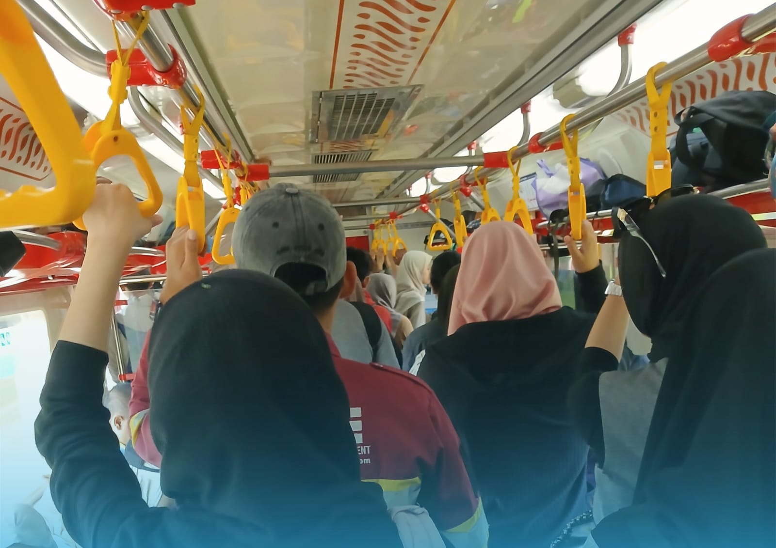 Berdiri di krl