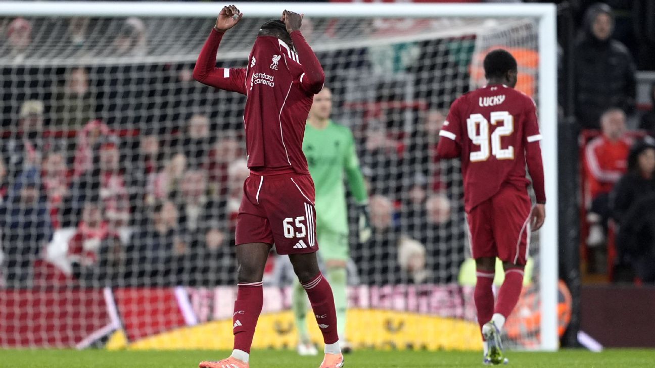 Kekecewaan para pemain Liverpool setelah kekalahan dari Crystal Palace di EFL Cup