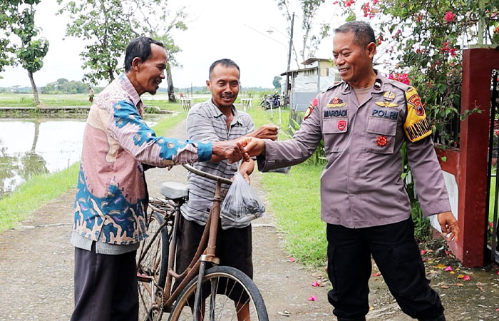 INSPIRATIF: Bhabinkamtibmas Polsek Buluspesantren Aipda Margadi menjadi sosok polisi menginspirasi dengan menciptakan inovasi pertanian melalui sistem tumpang sari.