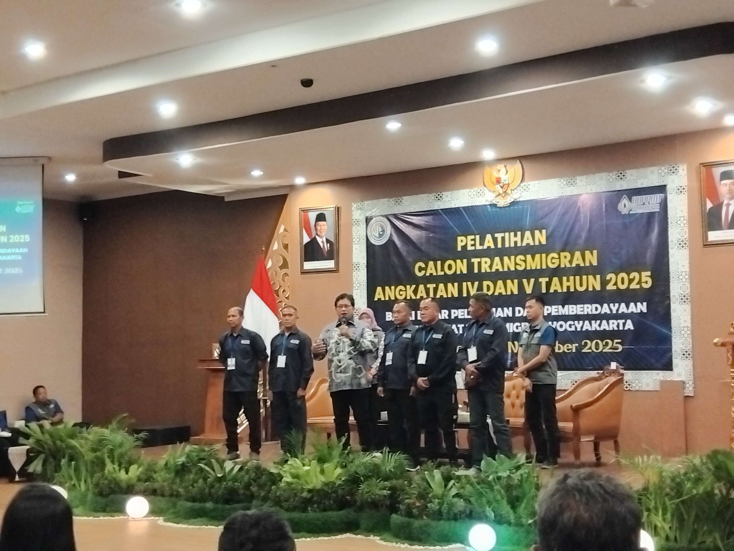 Wakil Menteri Transmigrasi Viva Yoga Mulyadi saat memberikan pembekalan kepada para calon transmigran di BBPPM Jogjakarta, Sabtu (1/11).