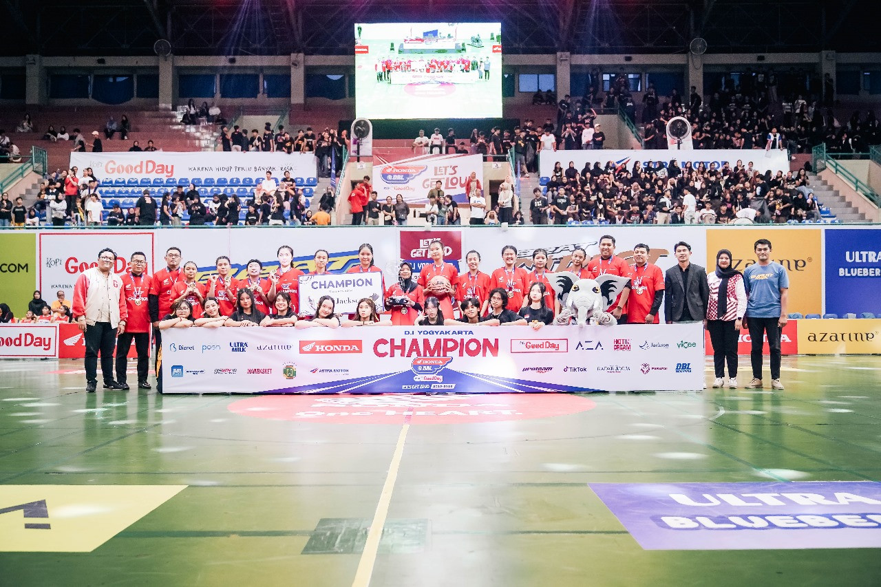 Skuad putri SMA Olifant Yogyakarta meraih gelar juara DBL Yogyakarta setelah kalahkan SMAN 4 Yogyakarta
