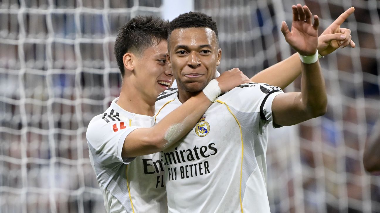 Selebrasi Kylian Mbappe bersama Arda Guler setelah mencetak gol dalam kemenangan Real Madrid atas Valencia