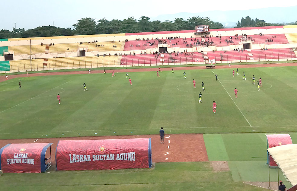 SOLID: Persiba Bantul saat uji coba melawan Persak Kebumen di SSA Bantul, Minggu (2/11).