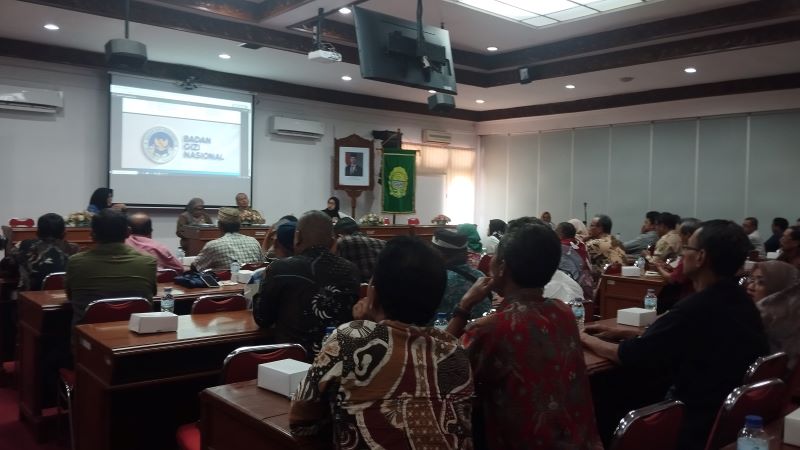DISKUSI: Jajaran SPPG dan KDMP di Bantul bertemu dalam satu forum untuk menjalin kerja sama di Gedung Induk Lantai 3 Kompleks Parasamya, Pemkab Bantul Senin (3/11).