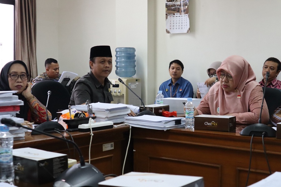 RAPAT: Suasana rapat kerja Komisi D DPRD Kota Jogja dengan Dinas Kesehatan Kota Jogja, Jumat (31/10/2025).