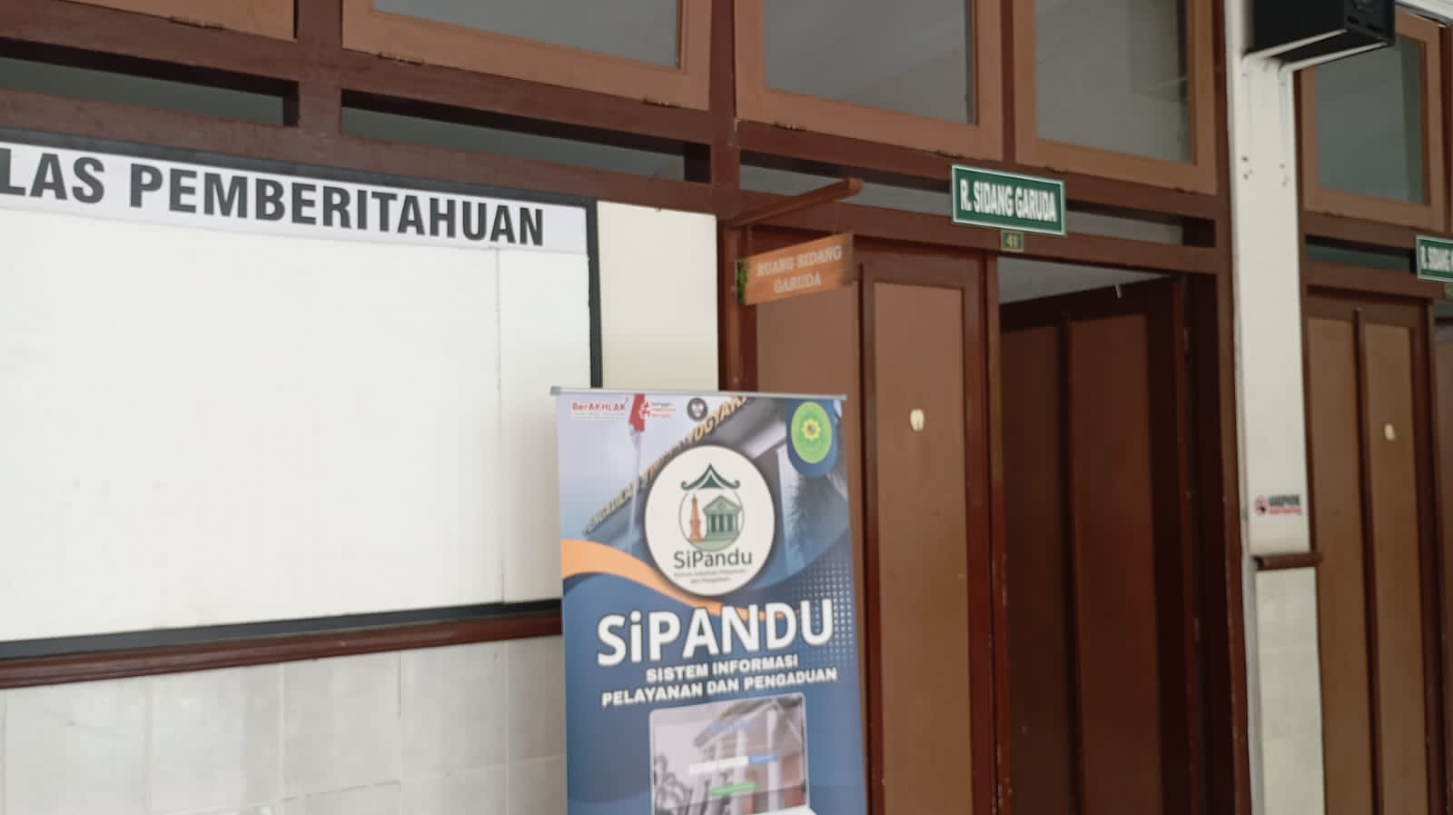 TERTUTUP: Suasana ruang sidang seorang guru ngaji pelaku pencabulan di Ngampilan pada Selasa (4/11/2025).