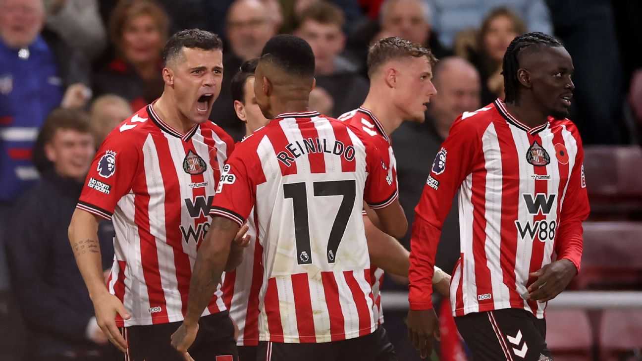 Granit Xhaka rayakan gol penyeimbang Sunderland atas Everton  di Premier League