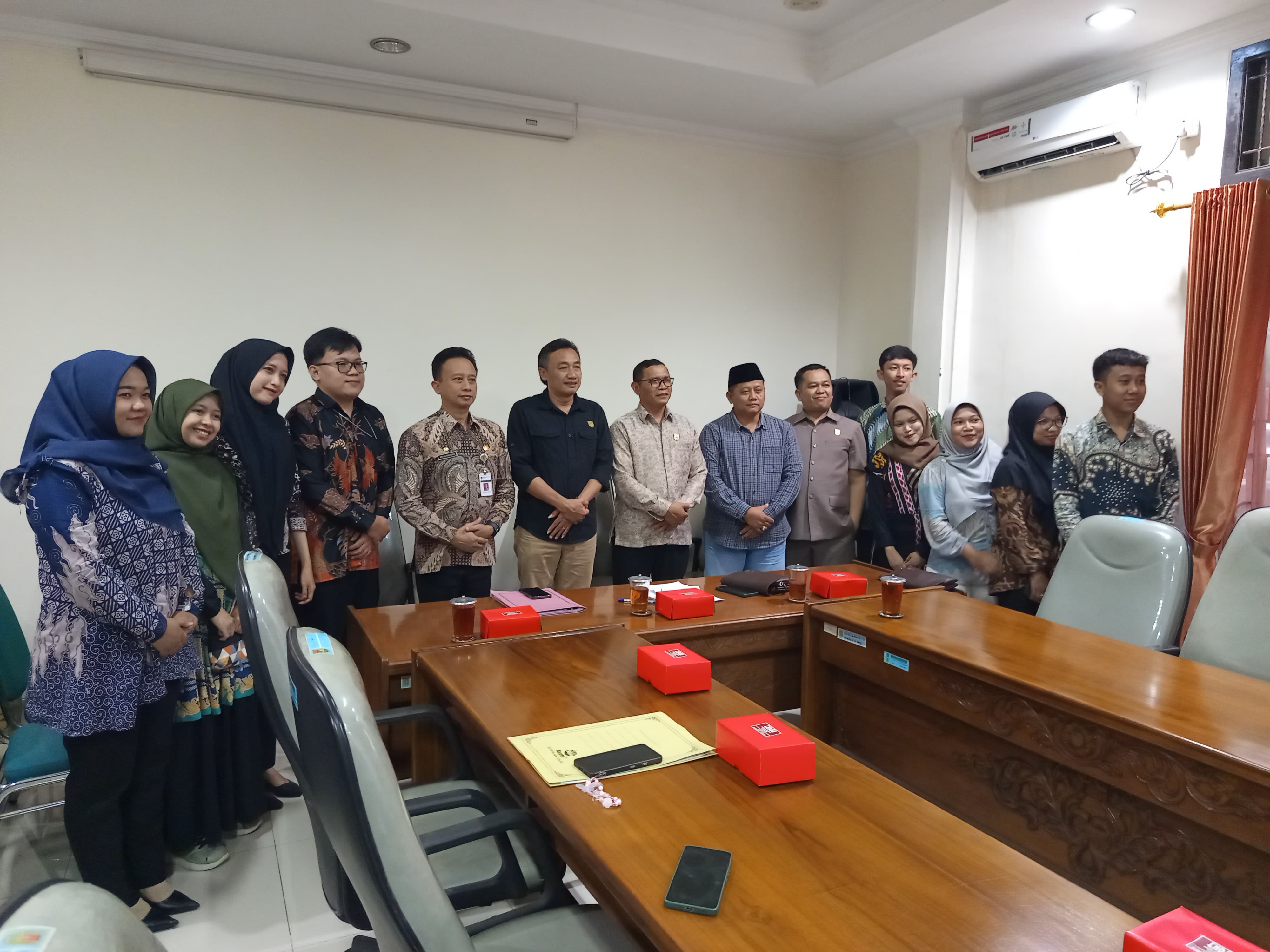Perwakilan tenaga non-ASN Kabupaten Magelang melakukan pertemuan di kantor DPRD setempat, Kamis (6/11).