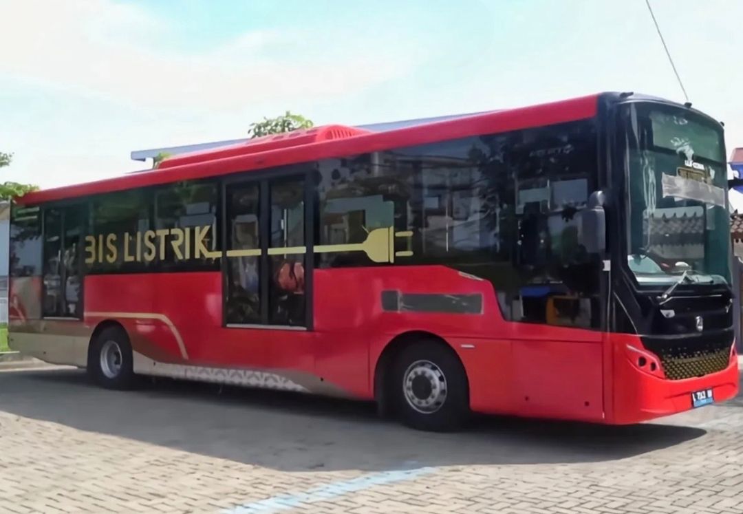 Ilustrasi Bus Listrik Trans Semarang  (foto: instagram, semarangkyject)