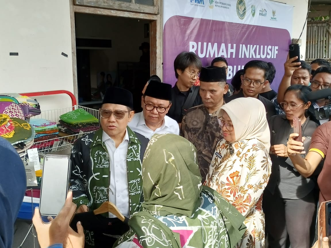 Menteri Koordinator Bidang Pemberdayaan Masyarakat Muhaimin Iskandar atau Cak Imin berkunjung ke Rumah Inklusif Kebumen, Jumat (07/11). Dalam kunjungannya Cak Imin menegaskan akan memberikan perhatian