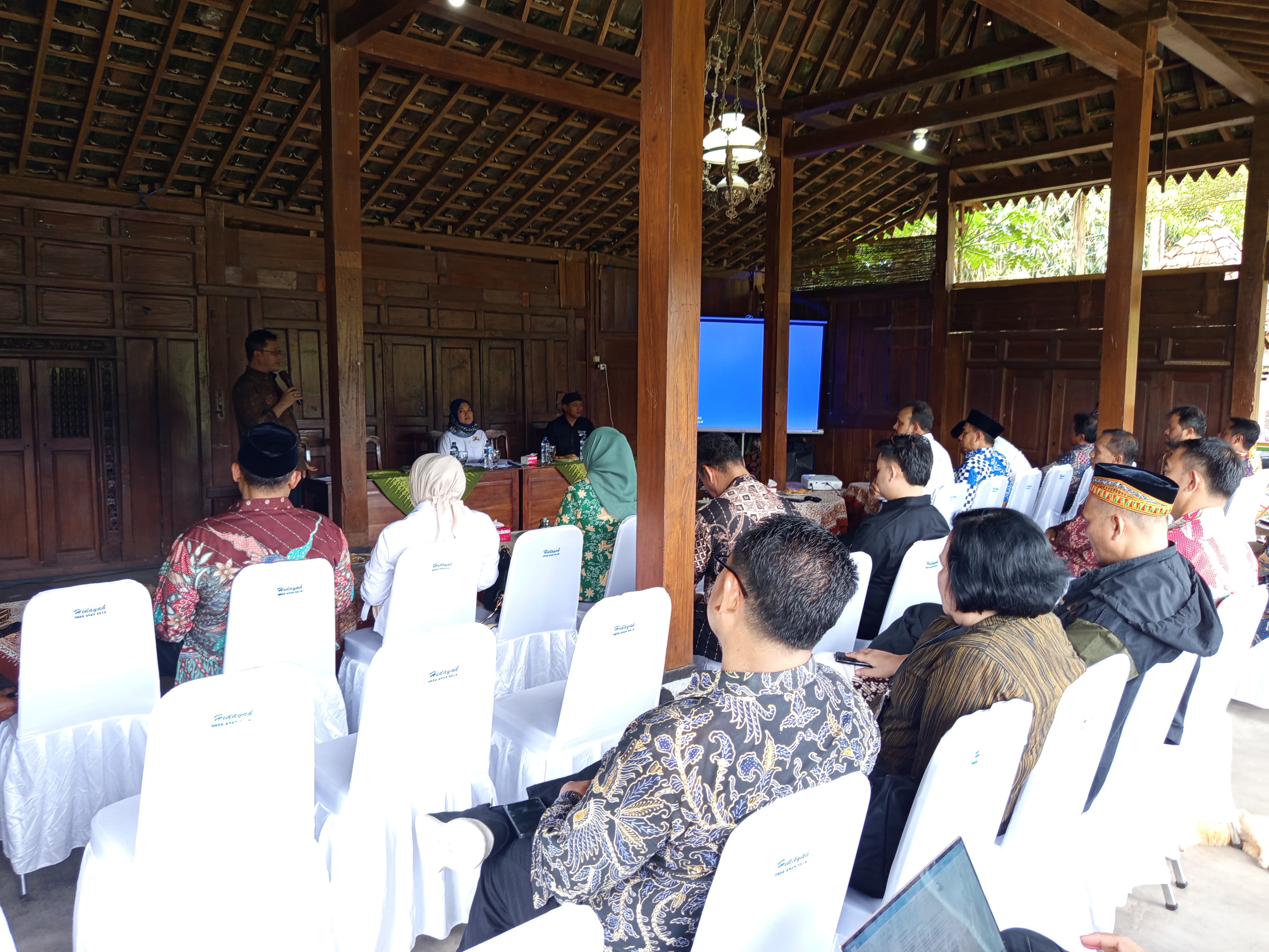Bupati Magelang menerima kunjungan daei Komisi VII DPR RI di Balkondes Wanurejo, Jumat (7/11).
