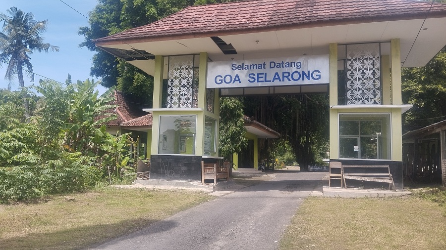 TAMPAK SEPI: Pintu masuk Goa Selarong yang berada di Padukuhan Kembang Putihan,&nbsp; Kalurahan Guwosari, Kapanewon Pajangan Jumat (7/11/2025)