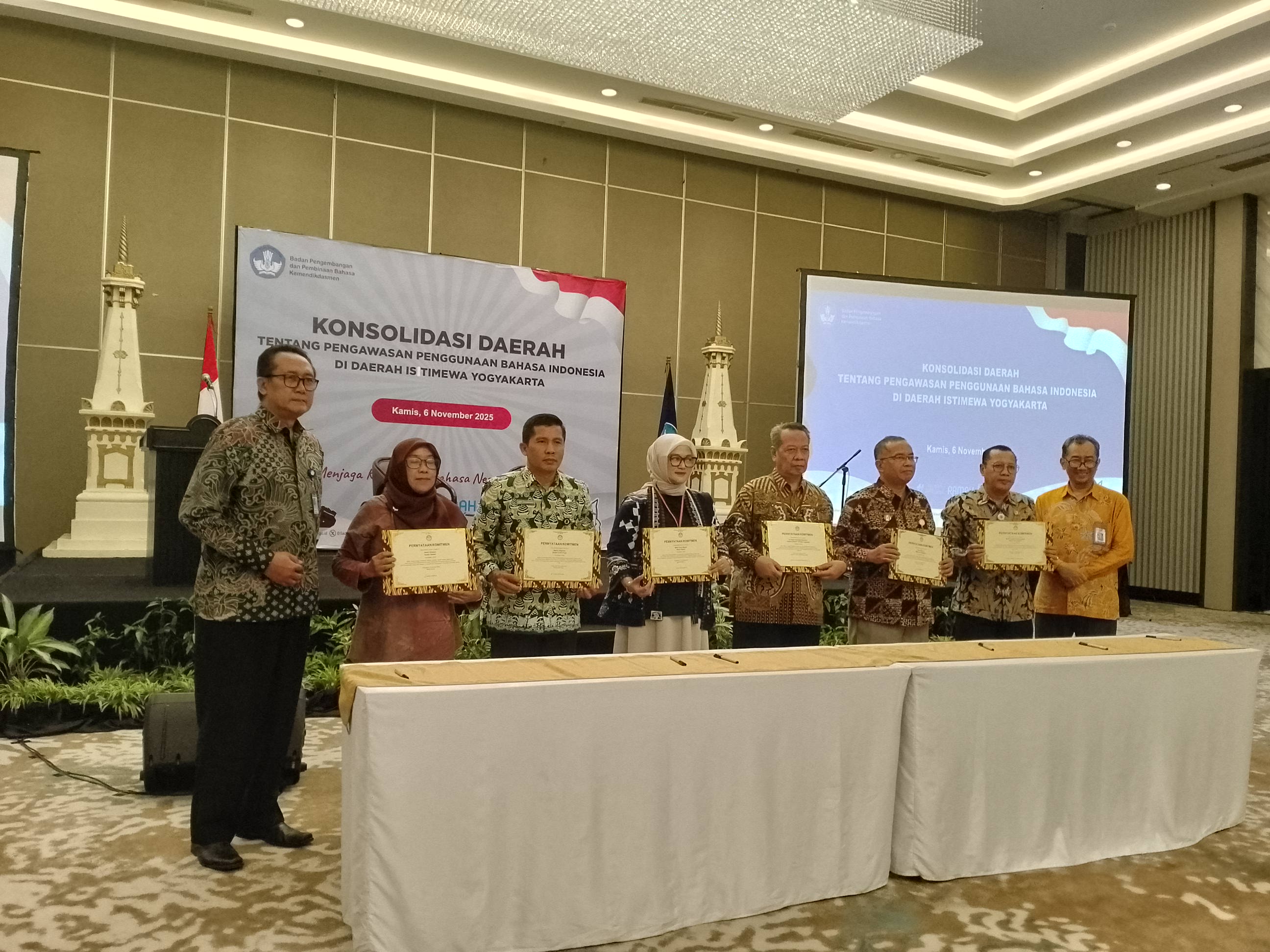 Konsolidasi Daerah tentang Pengawasan Penggunaan Bahasa Indonesia di Daerah Istimewa Yogyakarta, yang digelar Badan Pengembangan Bahasa dan Pembinaan Bahasa Kementrian Pendidikan Dasar dan Menengah, K