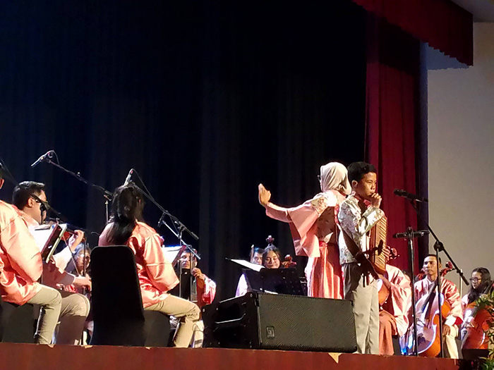 MEWARNAI: Penampilan Garda Gandara dalam konser Serenade Bunga Bangsa di Auditorium Sanata Dharma.