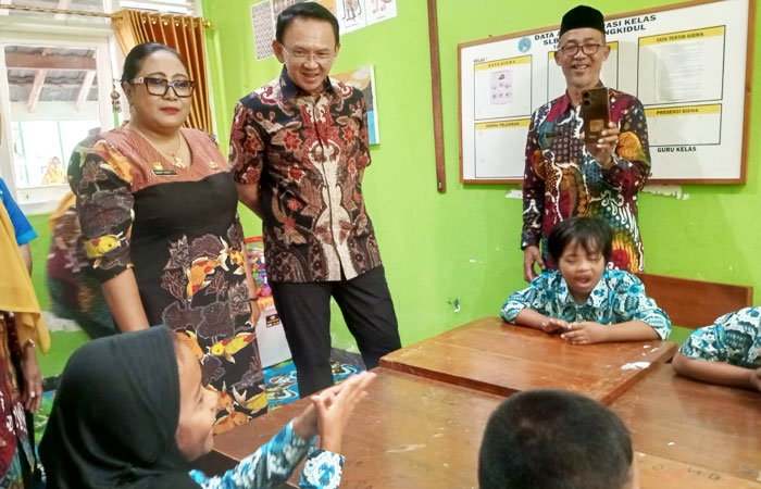 Ahok sedang meninjau langsung proses pembelajaran di SLBN 2 Gunungkidul.