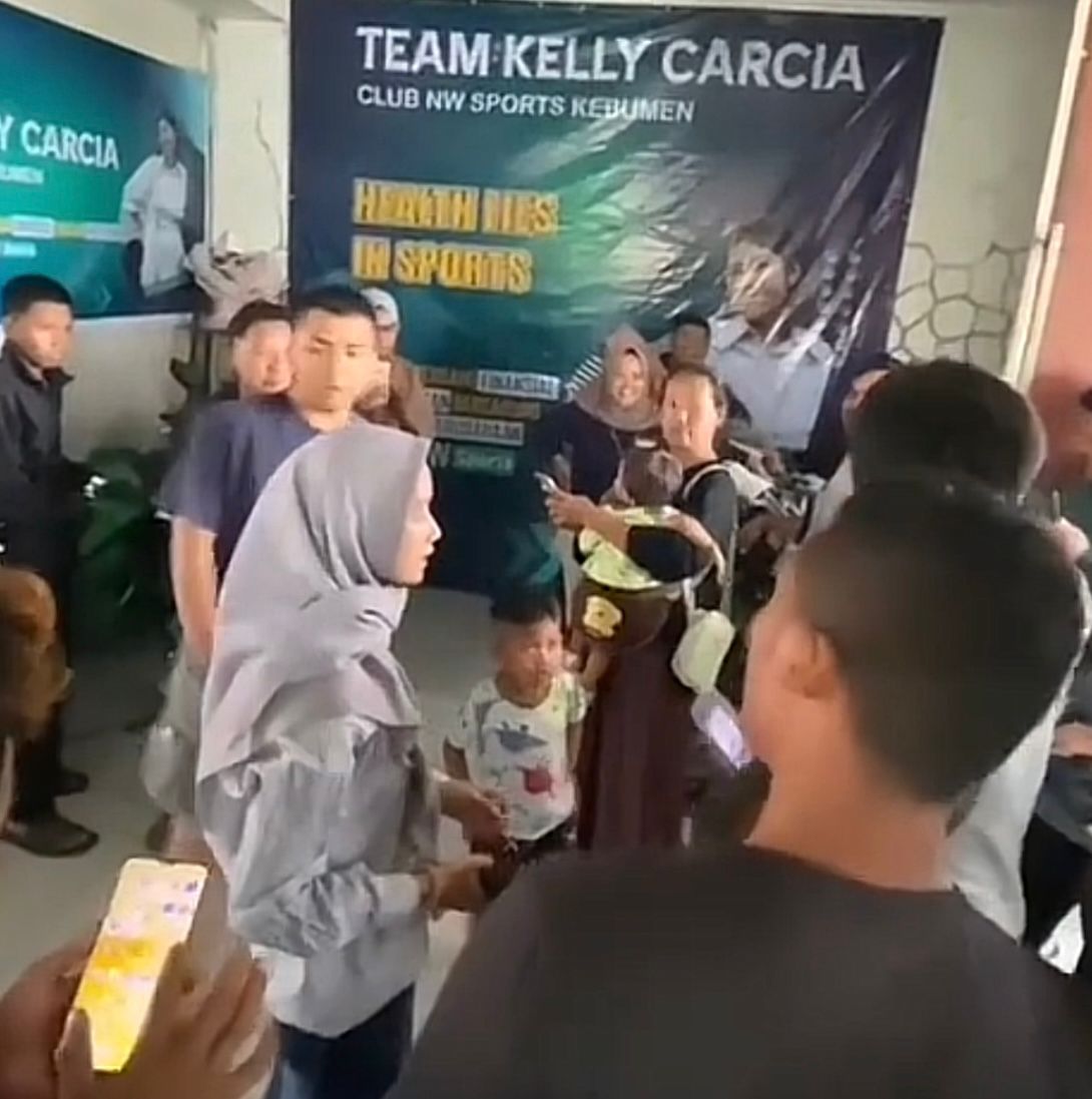Ilustrasi masyarakat Kebumen gelar aksi protes di kantor NWS yang ada di Kebumen, Jawa Tengah (foto: tiktok, 0%)