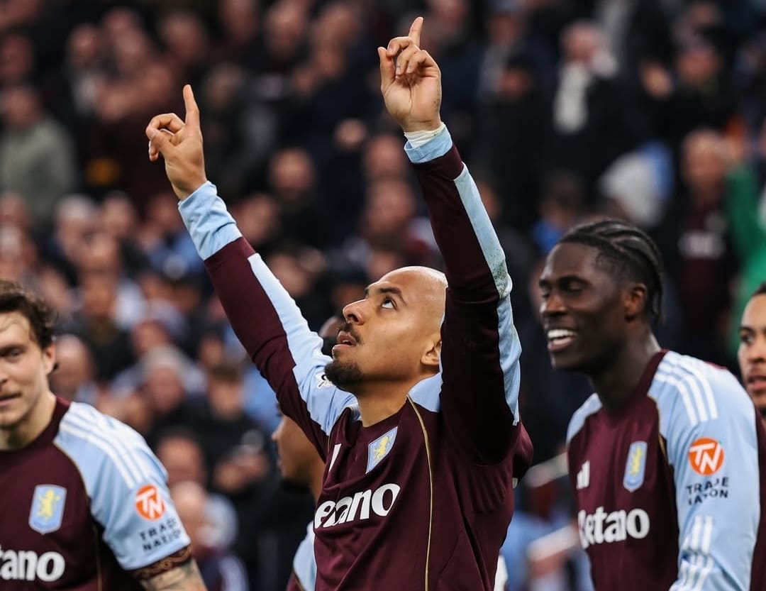 Selebrasi Donyell Malen setelah mencetak gol dalam kemenangan Aston Villa atas Maccabi Tel Aviv di Europa League