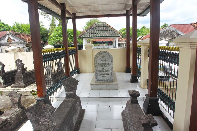 Makam HOS Tjokroaminoto