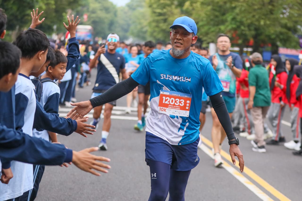 Sekretaris Daerah (Sekda) Provinsi Jawa Tengah, Sumarno ambil bagian menjadi peserta pada kategori 10K.