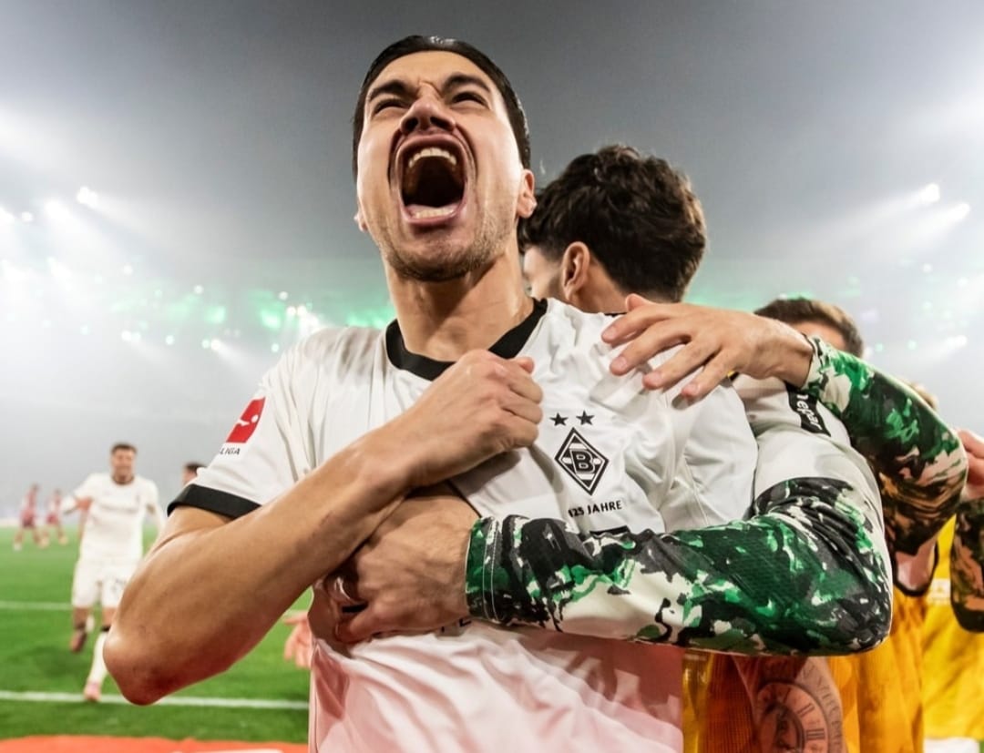 Selebrasi Kevin Diks setelah mencetak gol kedua Borussia Monchengladbach dalam kemenangan 3-1 atas FC Koln di Bundesliga