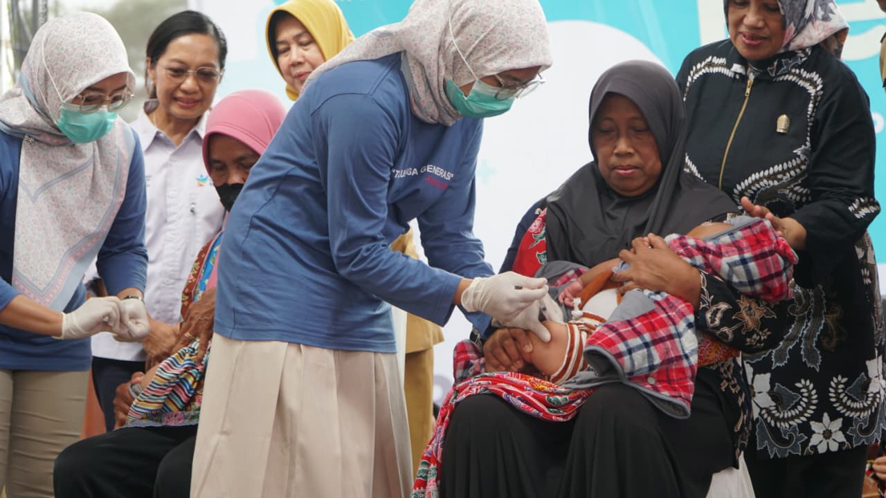 Sosialisasi vaksin pelaksanaan imunisasi Heksavalen di Rest area JJLS Kapanewon Girisubo pada Selasa (11/11)