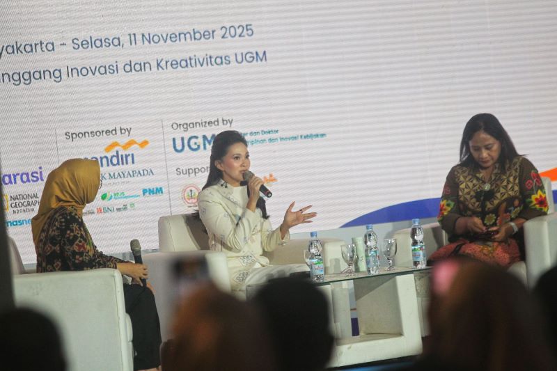 Gubernur Maluku Utara, Sherly Tjoanda memberikan pemaparan dalam Leadership Day 2025 bertema &ldquo;Collaborative and Innovative Leadership toward Indonesia Emas 2045&rdquo;, di GIK UGM
