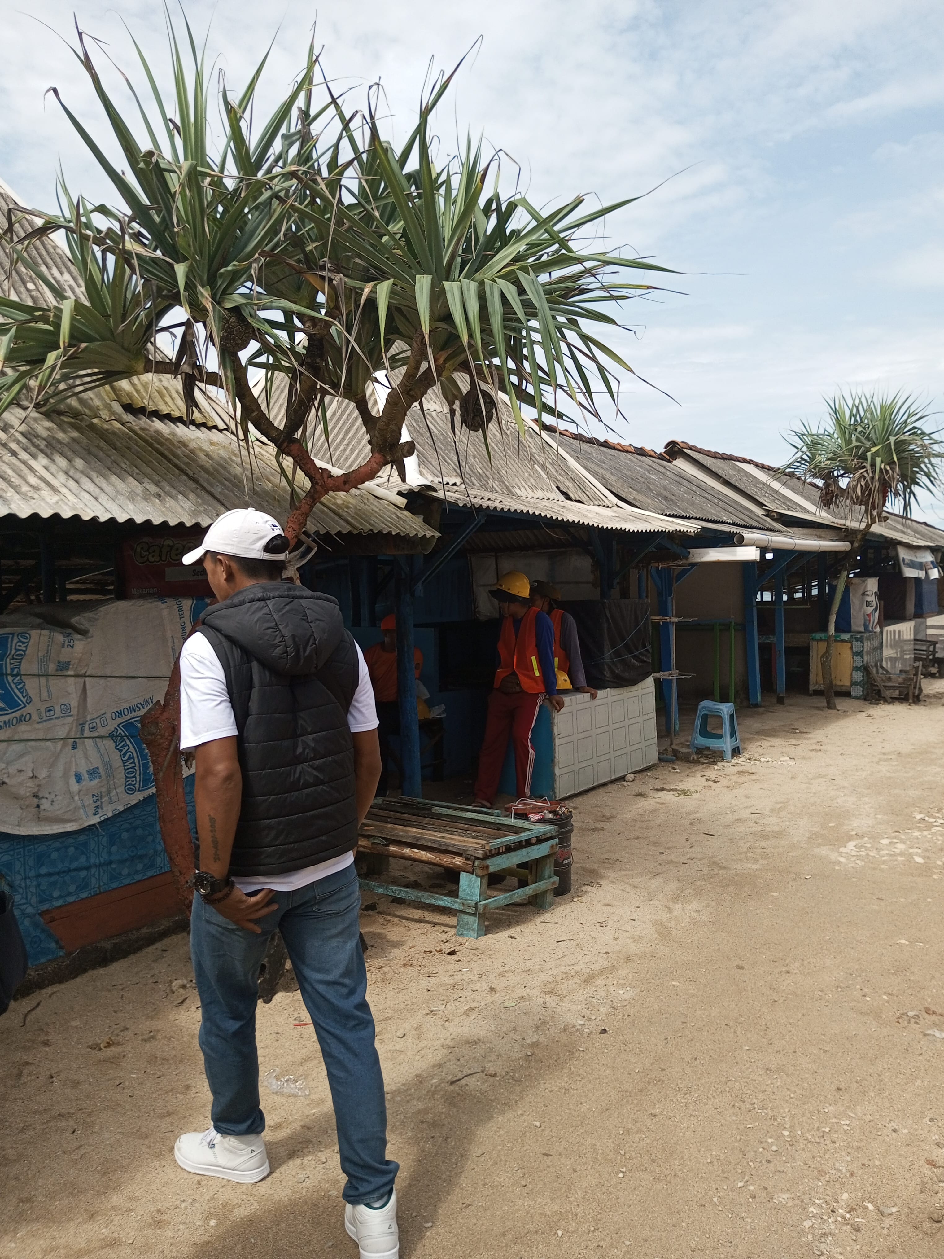 Pemkab Gunungkidul siapkan anggaran ratusan juta untuk membangun kembali kios pedagang yang direlokasi.  &nbsp;