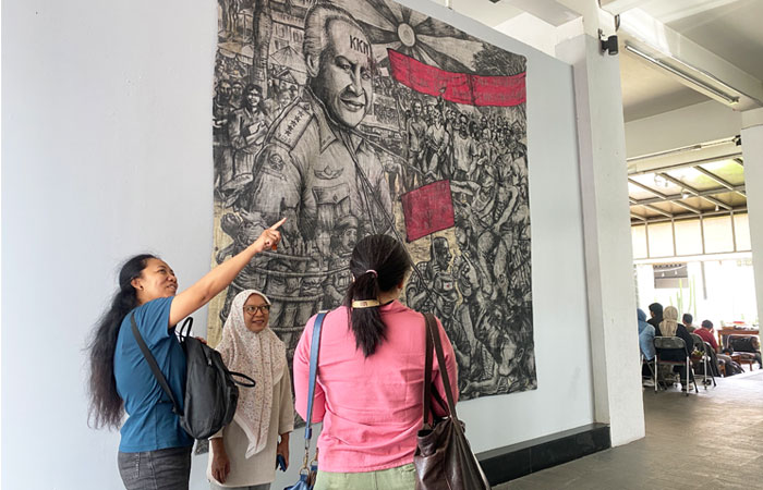 KONTRA: Suasana Forum Rapat Oemoem Meluruskan Sejarah Indonesia yang diadakan Aliansi Keterbukaan Sejarah Indonesia dan Forum Cik Ditiro di Jogja, Selasa (11/11/2025).