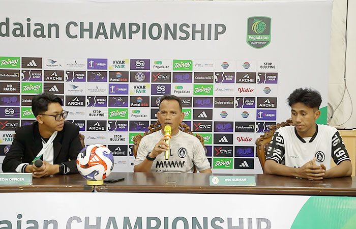 Sesi konferensi pers sebelum pertandingan antara tuan rumah Persiba Balikpapan melawan PSS Sleman.
