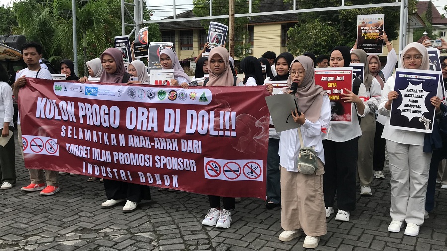 SEMANGAT: Anak Muda di Kulon Progo mengomentari perihal Revisi Perda KTR.