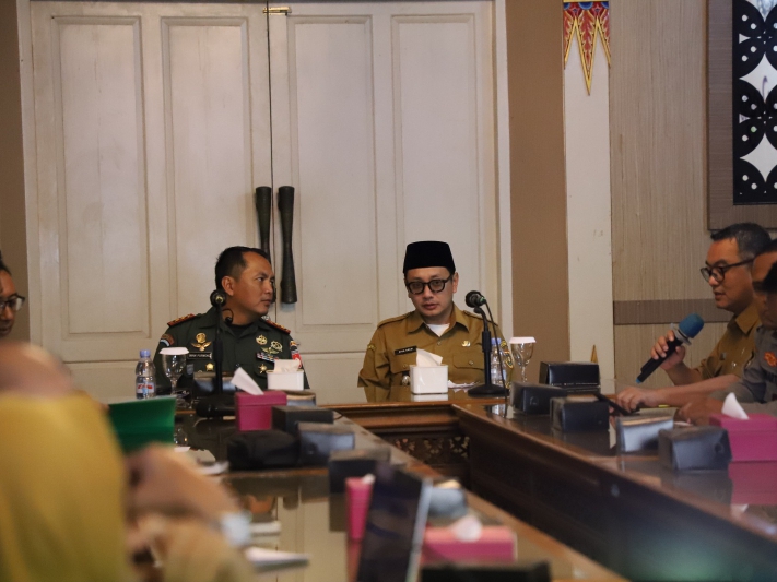 Wakil Bupati Purworejo memimpin Rapat Koordinasi (Rakor) Percepatan Pembentukan Kopdes Merah Putih di Ruang Bagelen Setda, Selasa (11/11). (Dokumentasi Prokopim Purworejo)