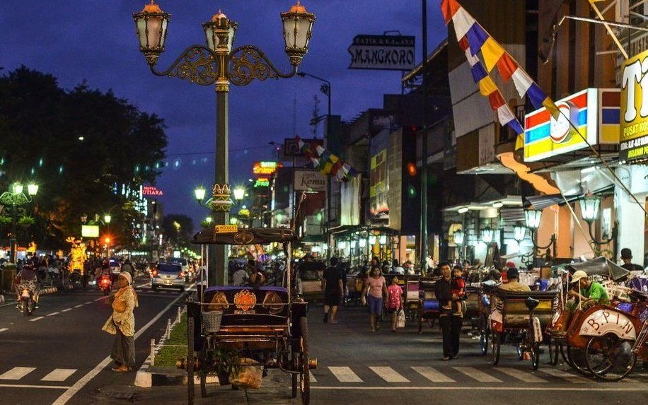 Ilustrasi suasana malam di malioboro Yogyakarta  (foto: pinterest)