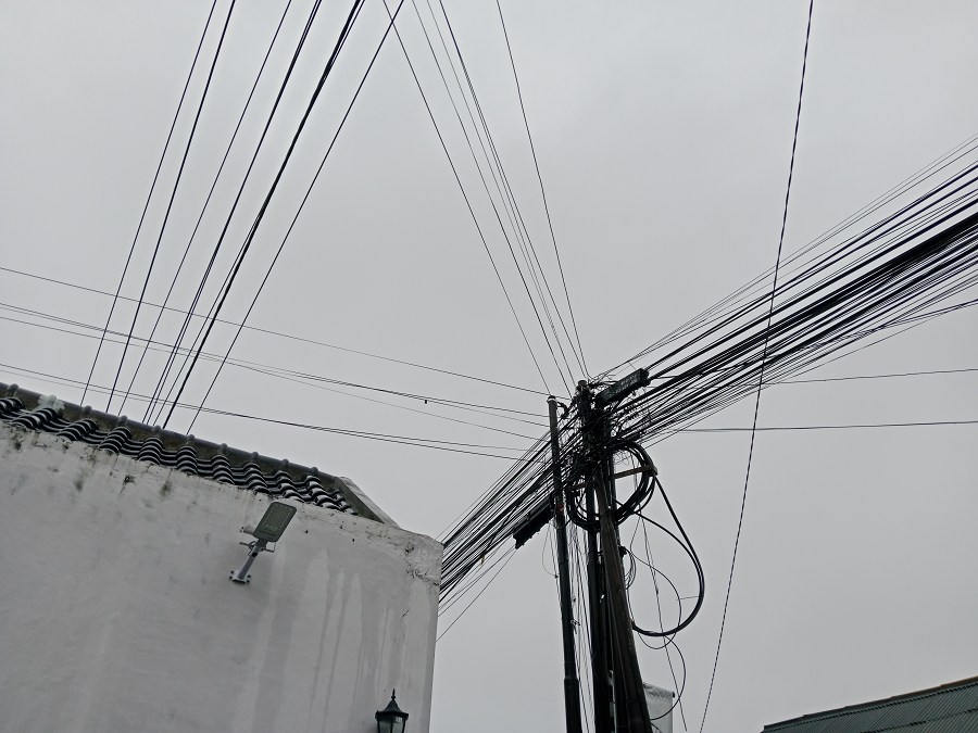 Kabel semrawut di Sleman.