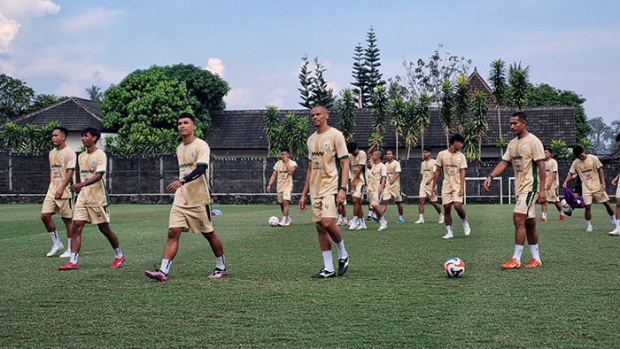 JANGAN SOMBONG: Sesi latihan rutin yang dilakukan tim PSS Sleman.