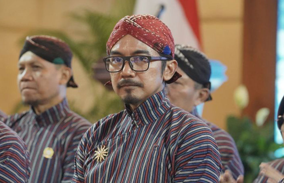 GANTI PENYEBUTAN: KPH Notonegoro dilantik sebagai ketua KPH Notonegoro dilantik sebagai ketua Pirukunan Tuwanggana, pengganti LPMK kemarin (13/11) Pirukunan Tuwanggana, pengganti LPMK kemarin (13/11).