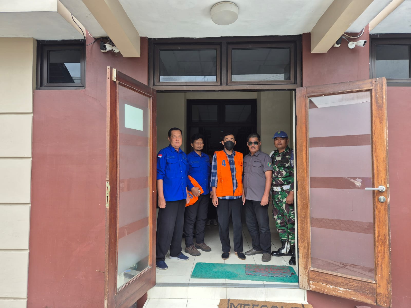 Carik Kalurahan Bohol Kapanewon Rongkop saat berada di Kejari Gunungkidul pada Kamis (13/11).