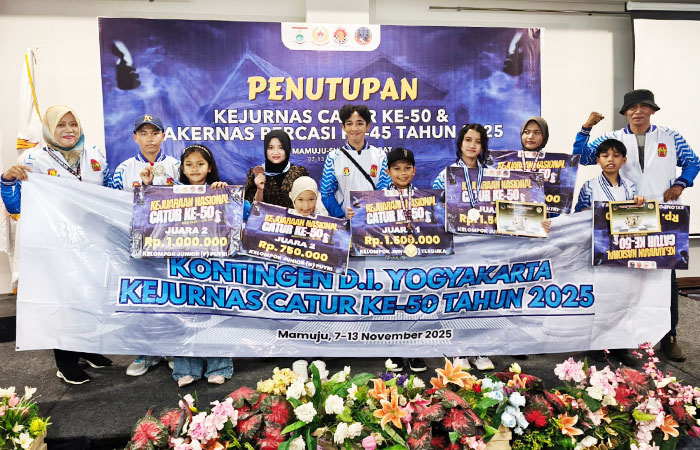 PENUHI TARGET: Tim catur DIJ yang berangkat ke Kejurnas ke-50 Catur tahun 2025 di Mamuju, Sulbar. (Dokumentasi Percasi DIY)