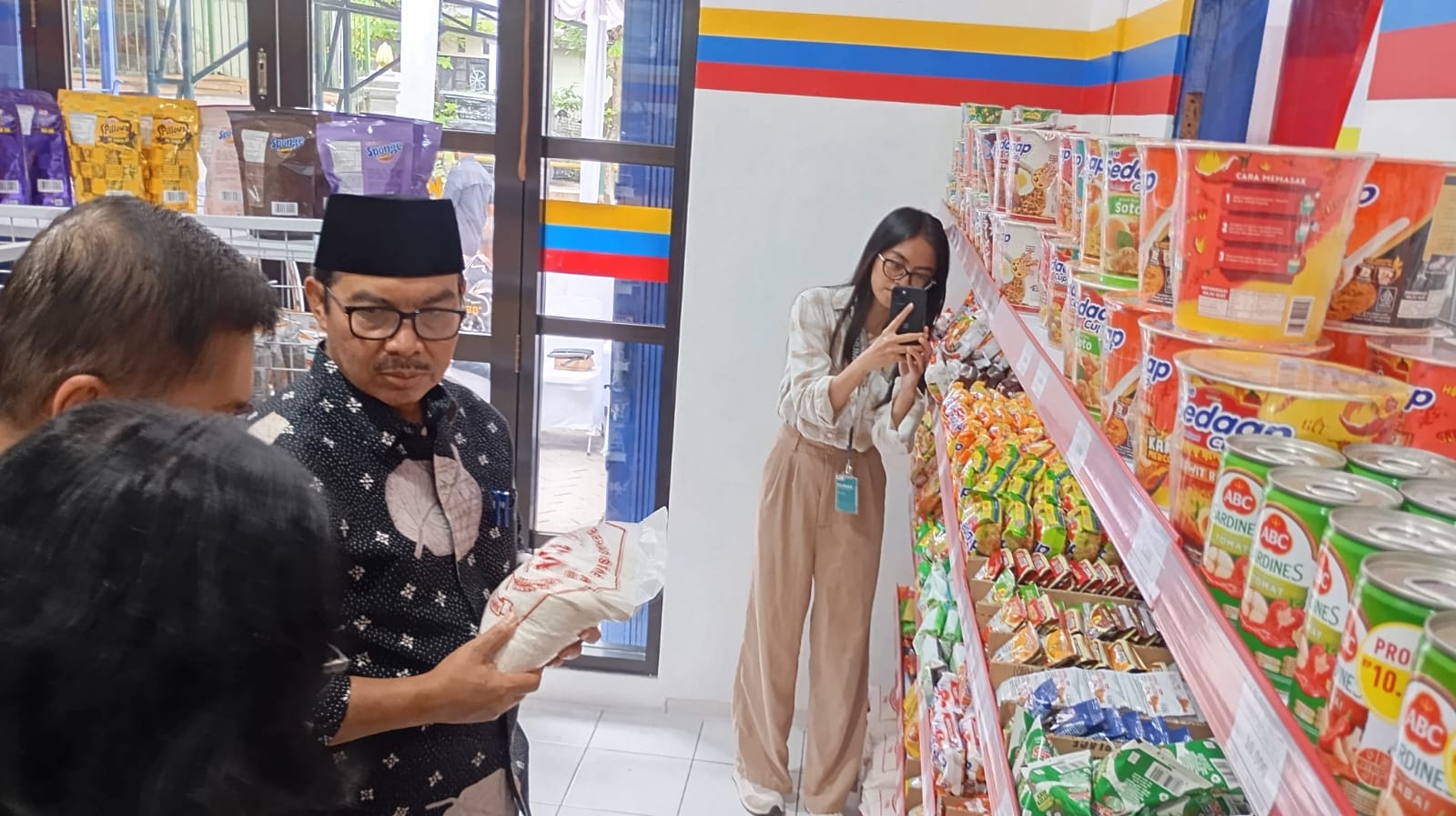 Wali Kota Jogja Hasto Wardoyo saat meresmikan KYOS di Jalan Batikan, Umbulharjo, Kota Jogja, Jumat (14/11/2025).&nbsp;