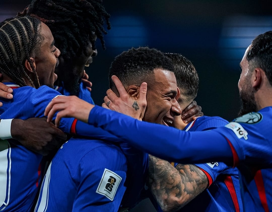 Para pemain Prancis rayakan kemenangan atas Ukraina yang membawa les Blues meraih tiket ke putaran final Piala Dunia 2026