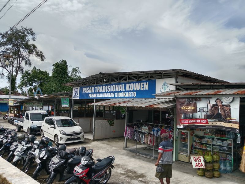 RESMI BEROPERASI: Pasar Tradisional Kowen 2 diresmikan dan mulai beroperasi Minggu (16/11).