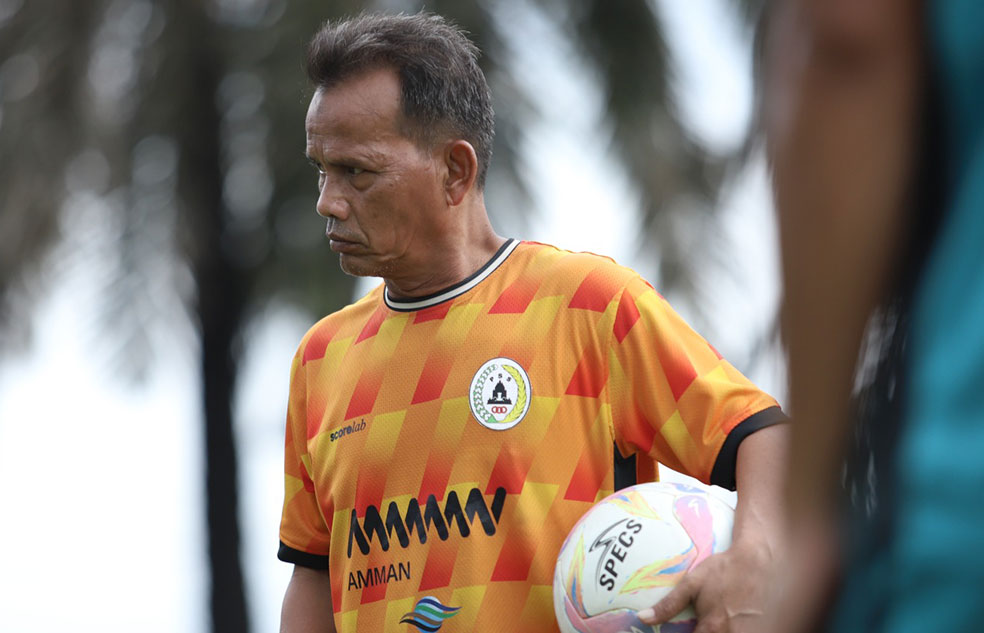 Pelatih PSS Sleman Ansyari Lubis dan para pemain PSS Sleman saat menjalani latihan.