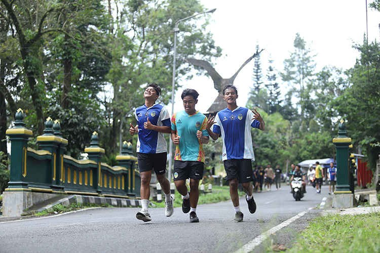 Tim EPA PSIM Jogja saat mengikuti latihan di Kaliurang, Sleman.